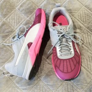 Like NEW PUMA Sneakers Shoes Sz. 8.5